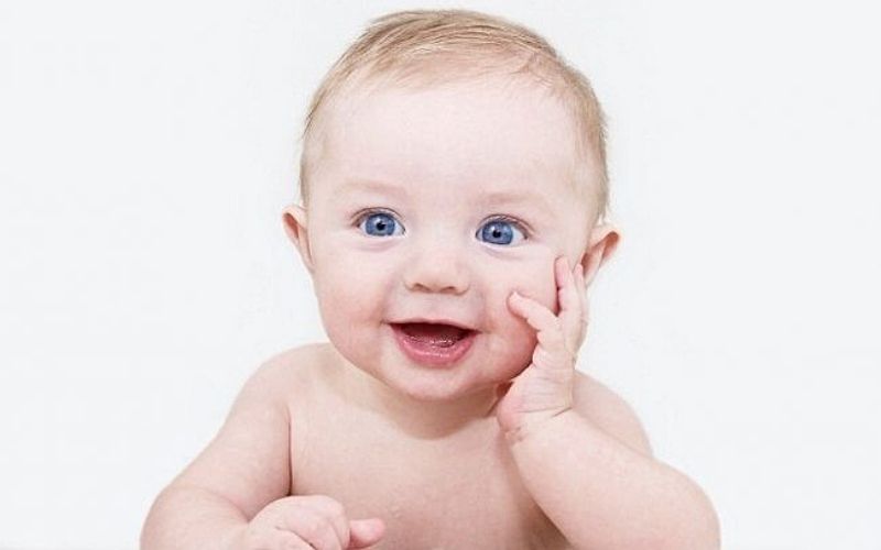 Trẻ sinh không đủ tháng hoặc dư tháng có thể ảnh hưởng đến sự phát triển thể chất