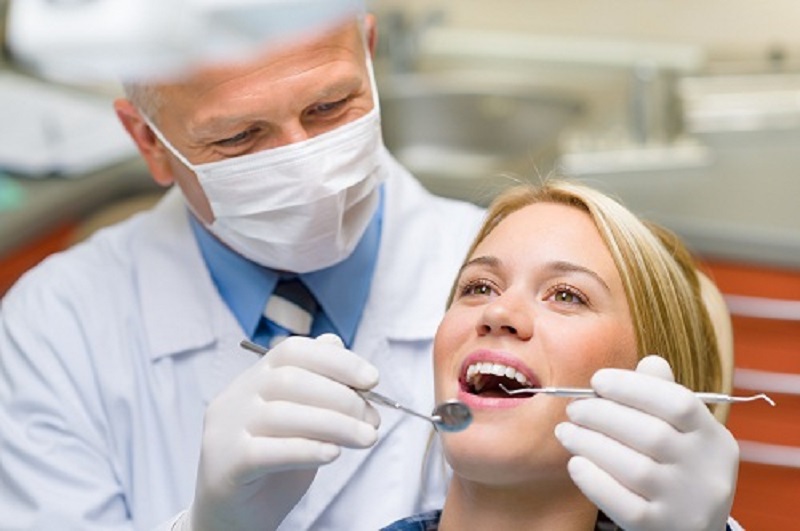 Khám răng định kỳ là cách phát hiện và phòng tránh tình trạng áp xe răng khôn