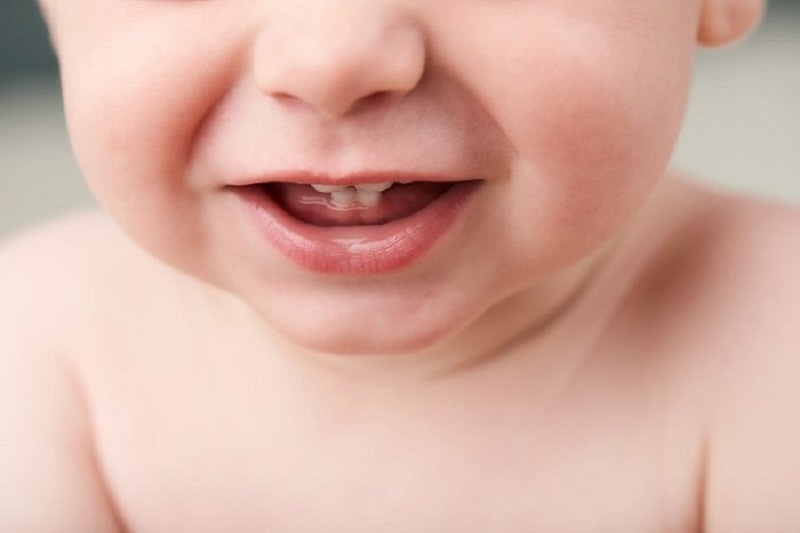 Mỗi bé sẽ có thời gian mọc răng khác nhau nên cha mẹ đừng quá lo lắng
