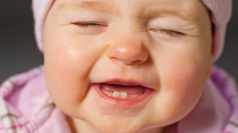 Trẻ 7 tháng chưa mọc răng có sao không?