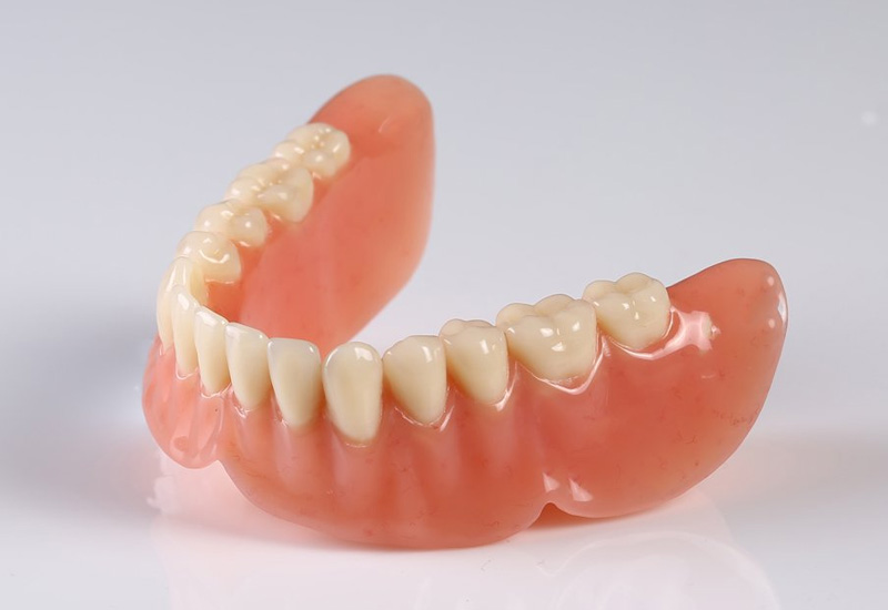 Sử dụng hàm giả là biện pháp trồng răng ít tốn chi phí nhất.