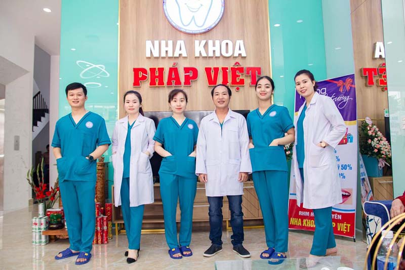 Nha khoa Pháp Việt quy tụ các bác sĩ giỏi chuyên môn, giàu kinh nghiệm