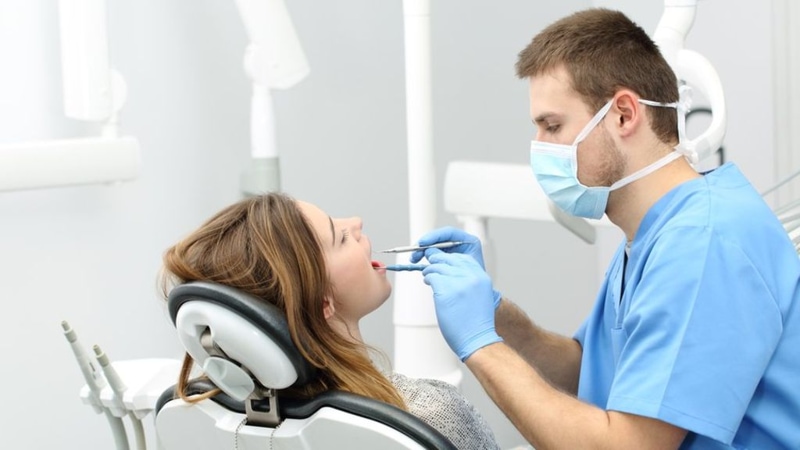 Trồng răng tại trung tâm uy tín giúp đảm bảo an toàn