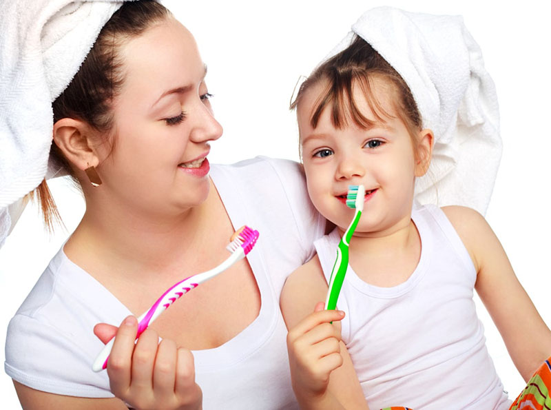 Tập cho trẻ thói quen vệ sinh răng miệng để phòng ngừa viêm nướu