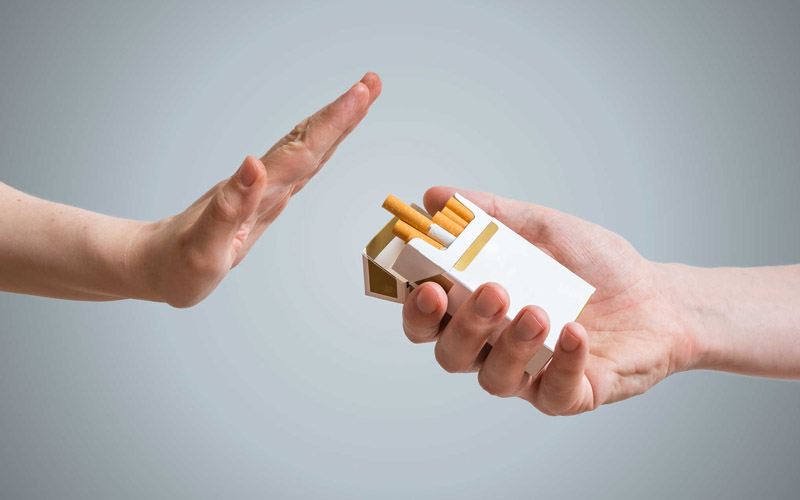 Bỏ thuốc lá sẽ giúp bảo vệ nướu và cầm máu cho người đang bị chảy máu chân răng