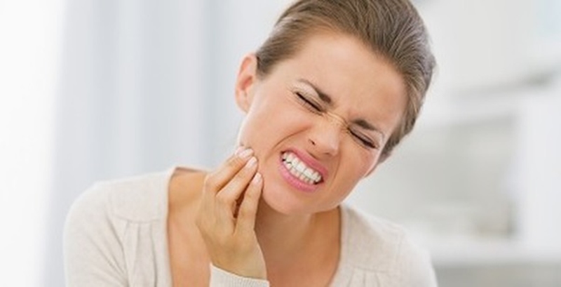 Sưng đau kéo dài là biến chứng thường thấy sau tiến hành nhổ bỏ răng