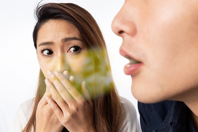 Hơi thở của người bệnh thường có mùi khó chịu