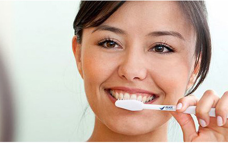Đánh răng đúng cách giúp loại bỏ vi khuẩn và mảng bám gây sâu răng