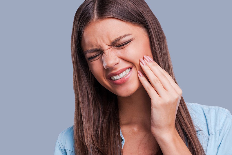 Sưng nướu răng và nổi hạch gây đau nhức, bất tiện trong ăn uống và sinh hoạt