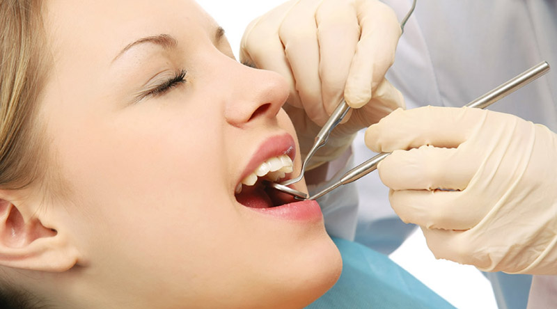 Bạn nên đến các cơ sở Nha khoa để điều trị, chăm sóc sức khỏe răng miệng 