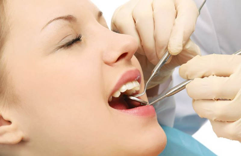 Lấy tuỷ bọc răng sứ giá bao nhiêu phụ thuộc vào số lượng răng cần điều trị tuỷ và bọc sứ