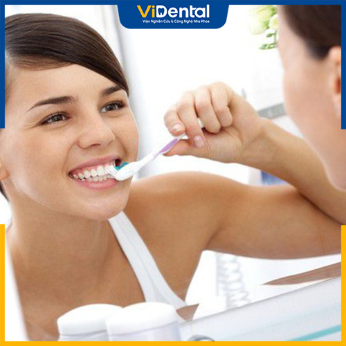 Bạn nên đánh răng ít nhất mỗi ngày 2 lần để đảm bảo vệ sinh