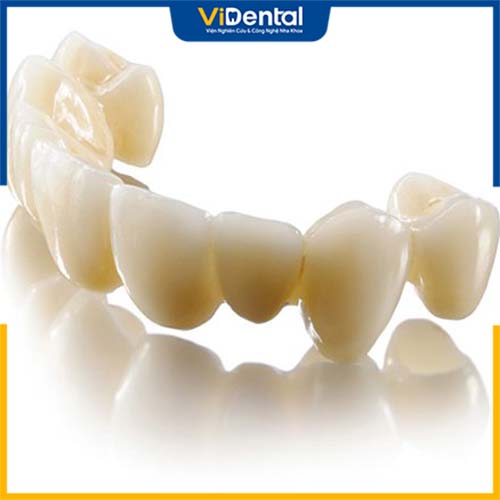 Răng sứ Zirconia là răng toàn sứ được chế tác từ chất liệu Zirconia (ZrO2) nguyên chất