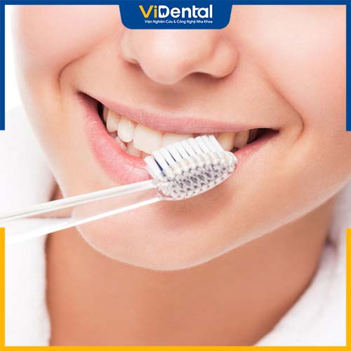 Chải răng hàng ngày để bảo vệ sức khỏe răng miệng