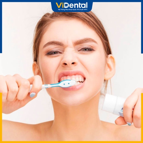 Vệ sinh răng đúng cách để tăng tuổi thọ răng sứ 